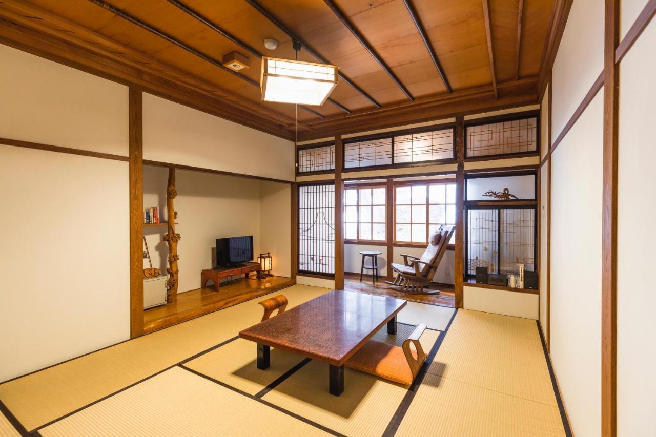 Tsuta Onsen Ryokan Товада Екстериор снимка