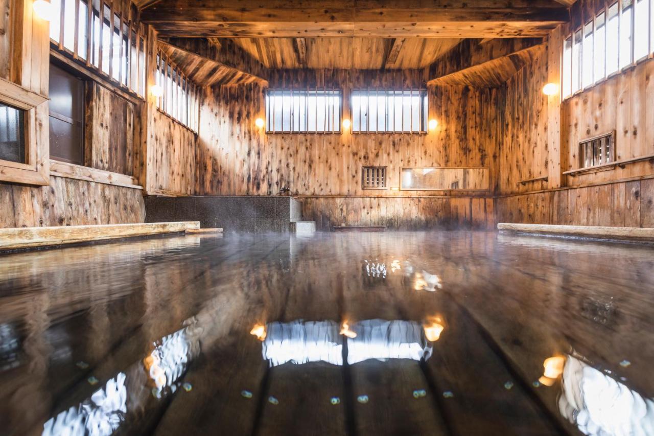 Tsuta Onsen Ryokan Товада Екстериор снимка